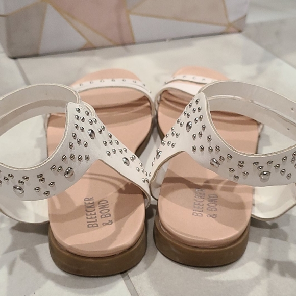 White sandals - Picture 3 of 5